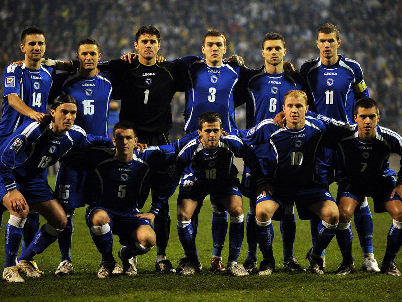 包含荷兰连胜波黑，小组出线前景看好的词条