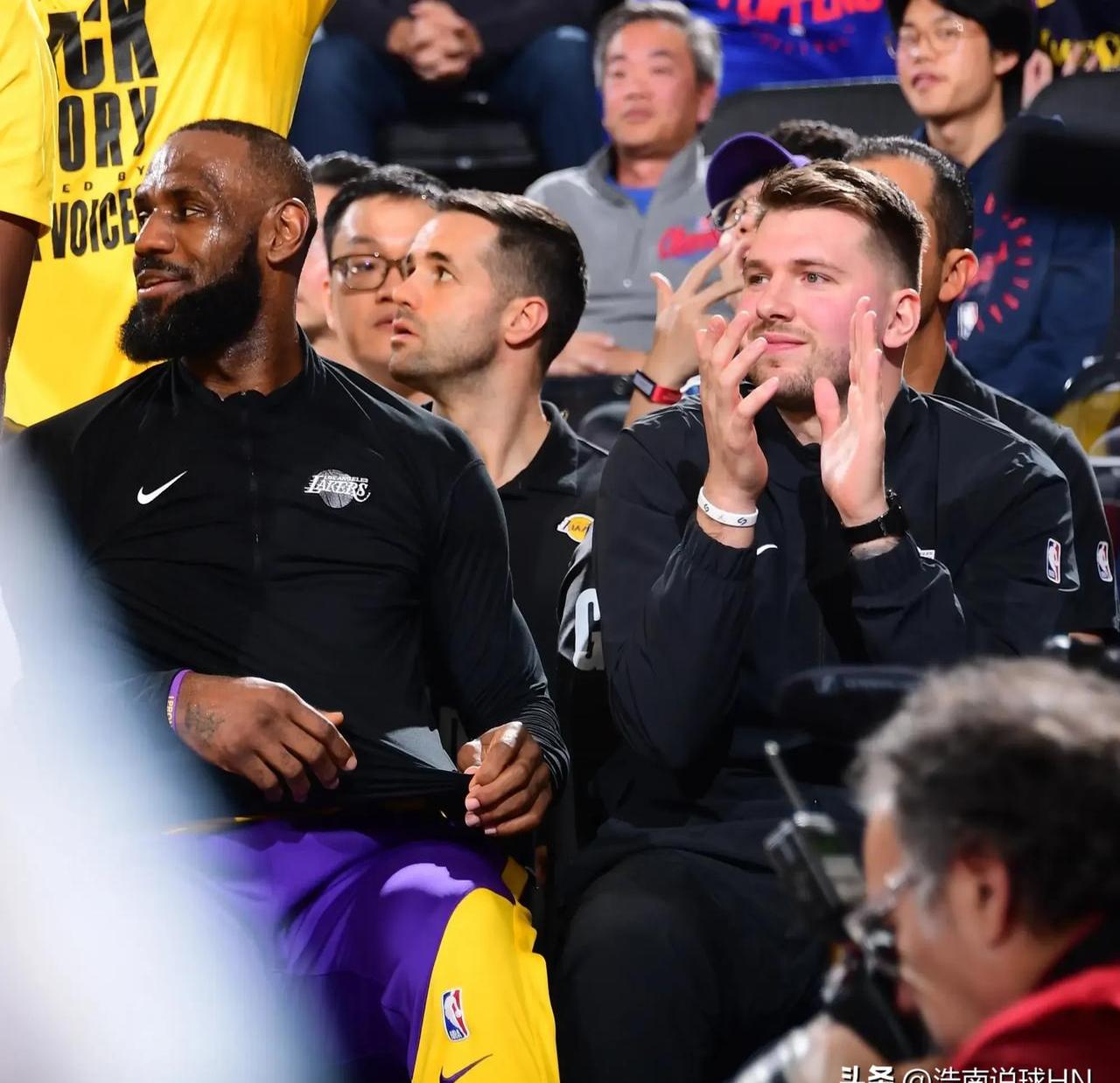 包含本土球员实力大爆发，助力球队赢得胜利！的词条