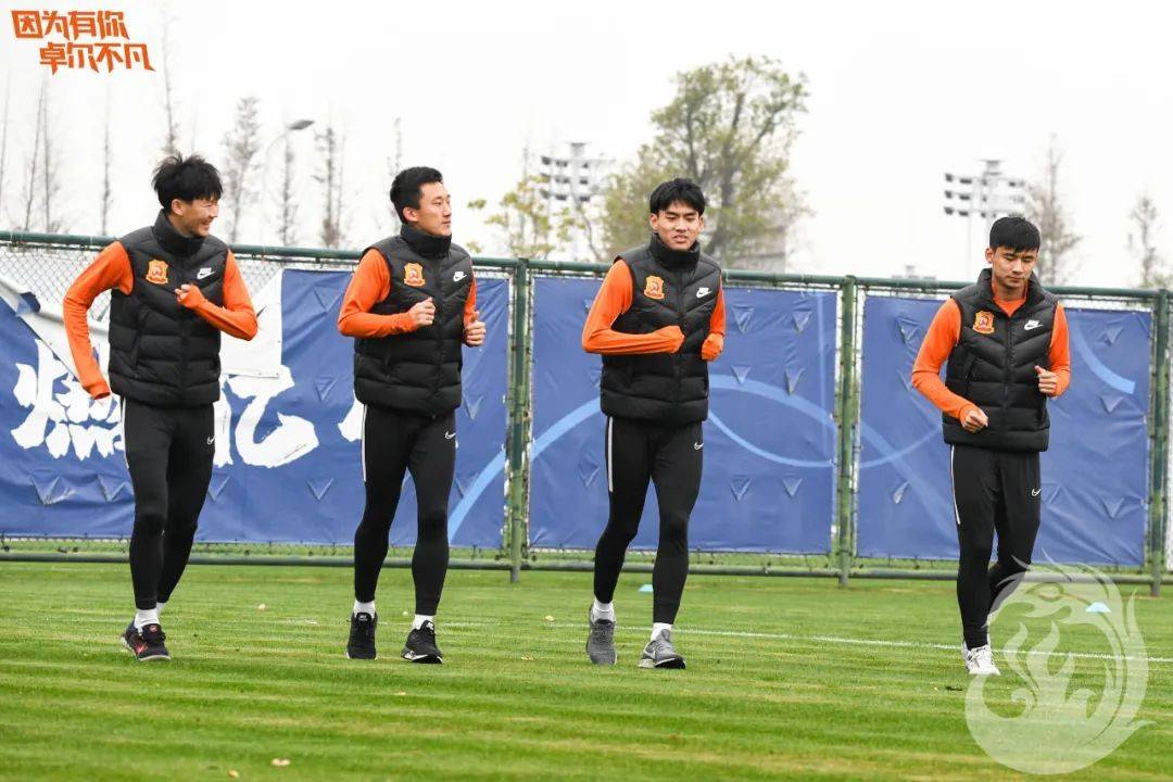 九游体育登录-大连人全队训练暖场，备战关键对决的简单介绍