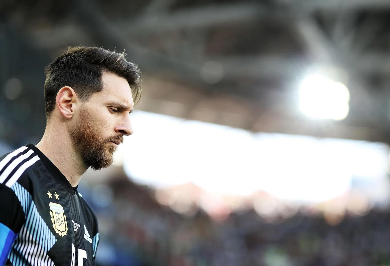 九游体育入口-关于阿根廷足球巨星遭质疑：梅西背负重任的信息