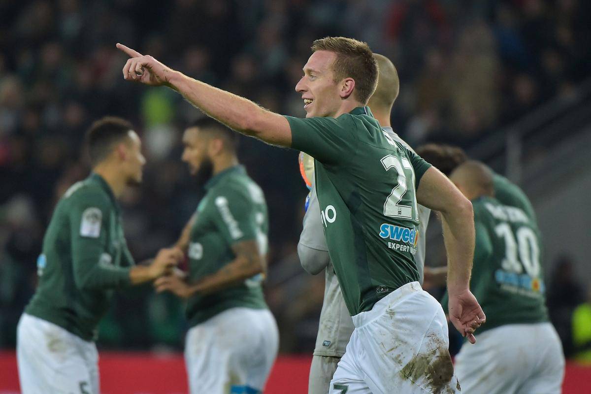 包含雷恩球队击败圣埃蒂安，保持胜利势头的词条