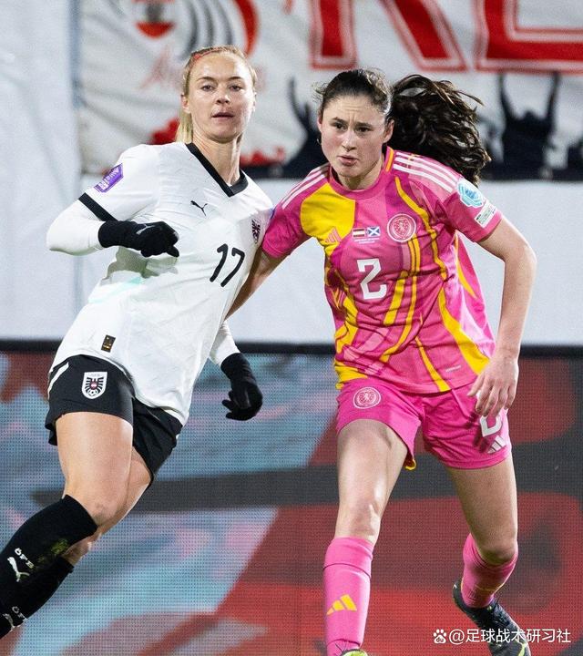 荷兰女足抗击压力，成功晋级