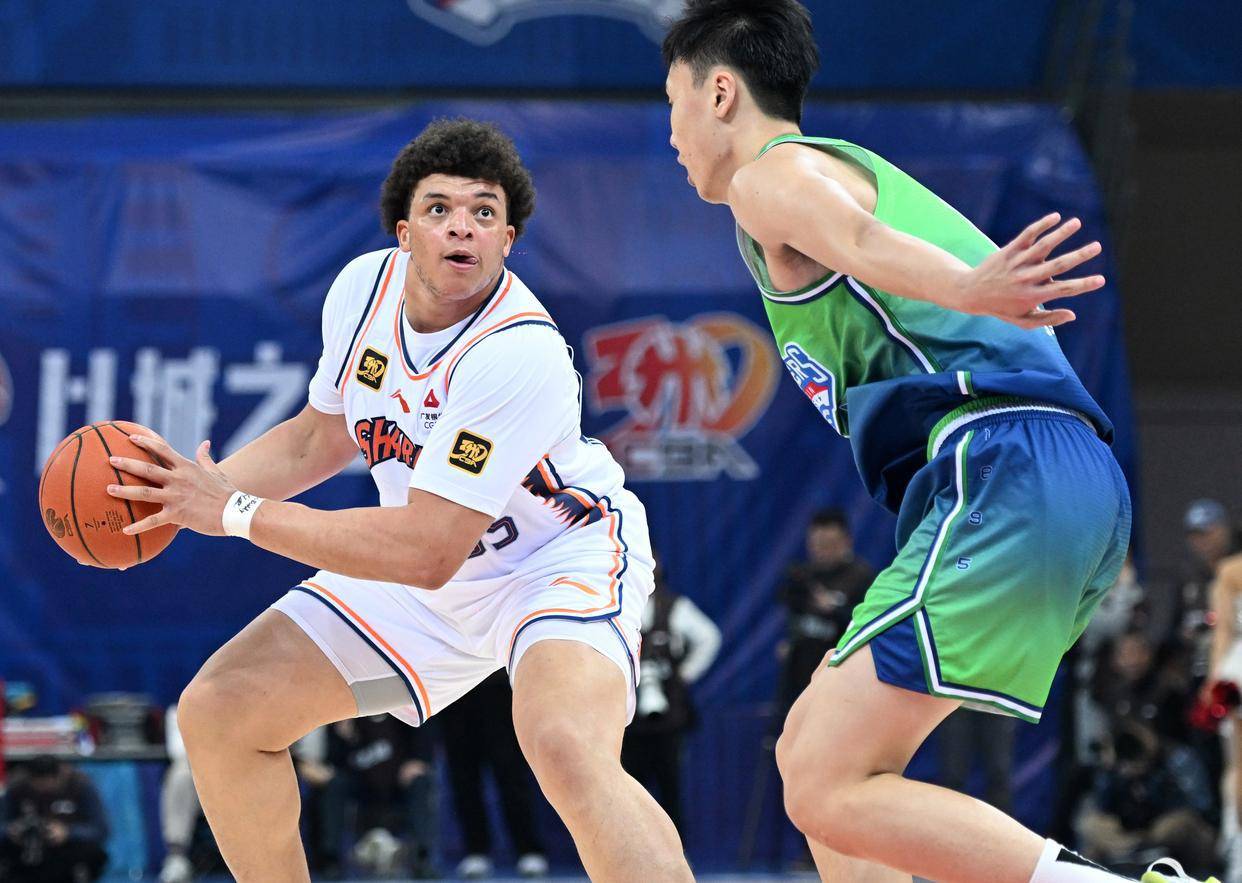 九游体育app-兰斯队客场逆转反扑赢得胜利