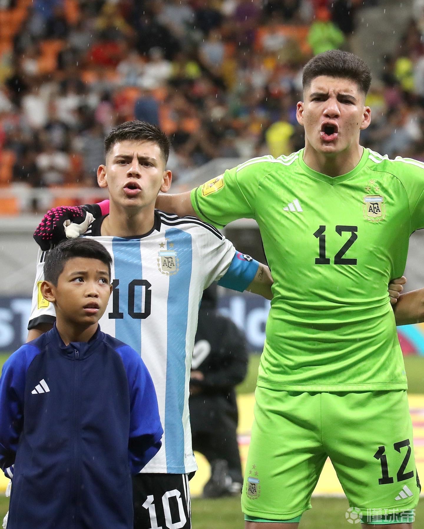 阿根廷球队在比赛中取得重要胜利,晋级半决赛 阿根廷球队在比赛中取得重要胜利,晋级半决赛