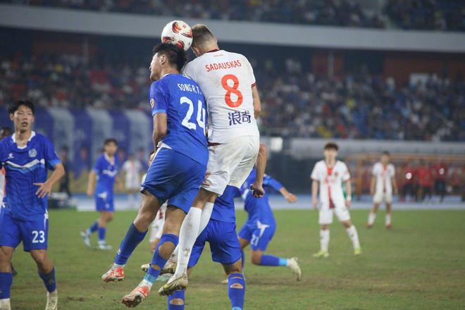 关于广州队士气高涨，毫不弱于对手实力的信息