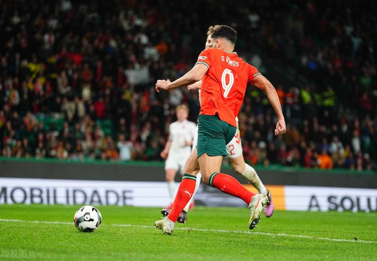 包含罗马尼亚球员表现亮眼，成功晋级欧国联半决赛的词条