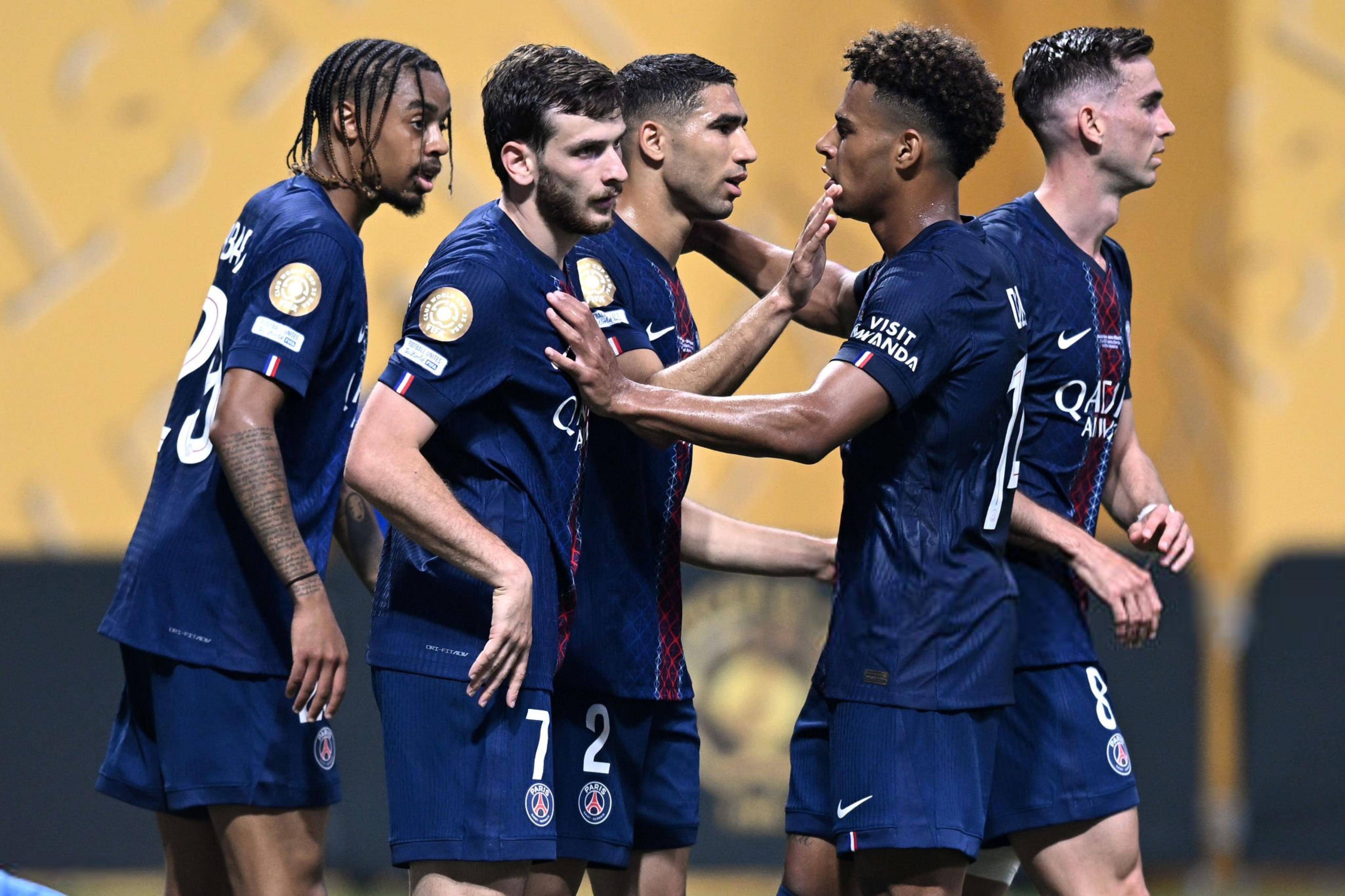 梅西梅开二度，巴萨大胜拜仁，欧冠小组赛全胜