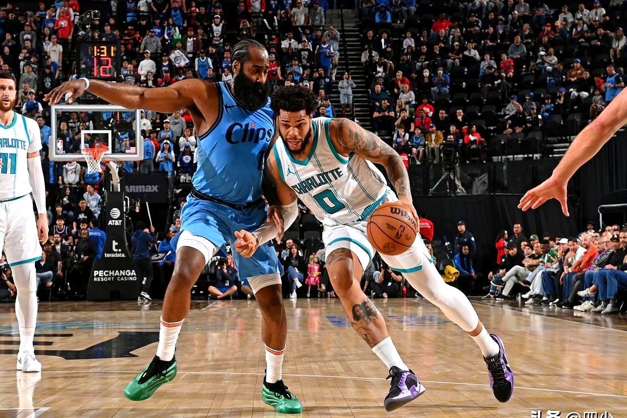 快船新秀表现出色，助队击败黄蜂的简单介绍