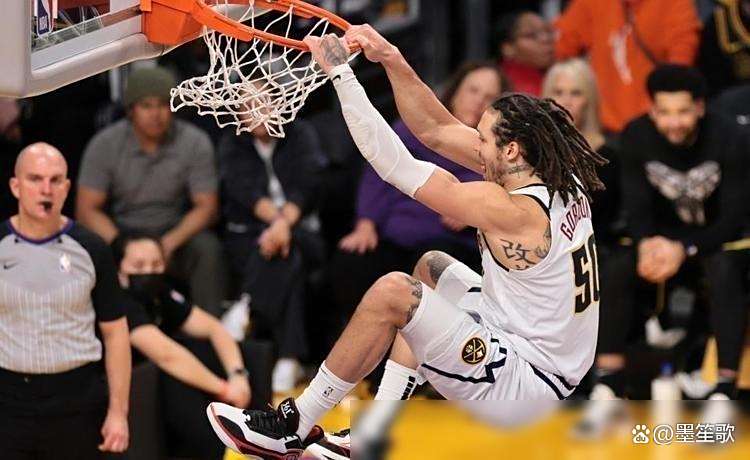 掘金队顶薪签约摆烟枪大个子中锋的简单介绍