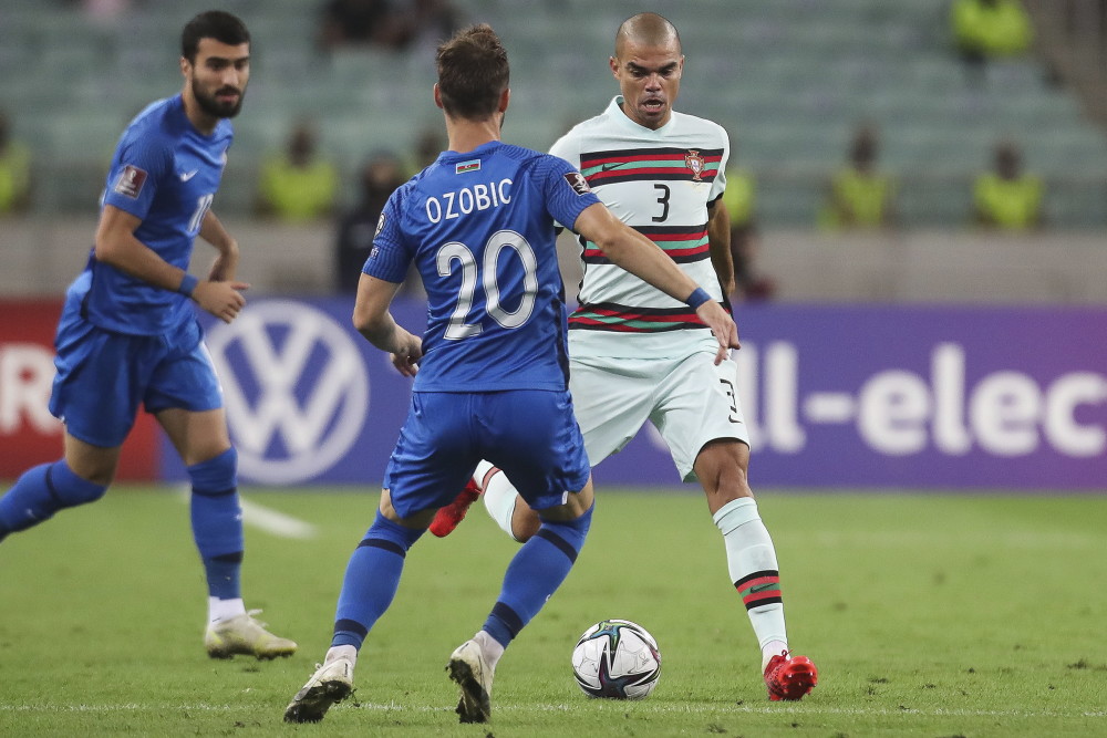 包含蓬勃的葡萄牙战胜阿塞拜疆，小组领先位置牢固的词条