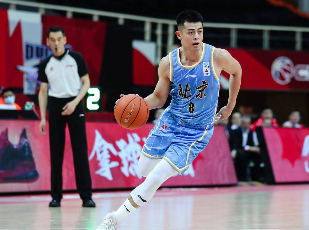 九游体育app-外援助攻内线构建进攻优势