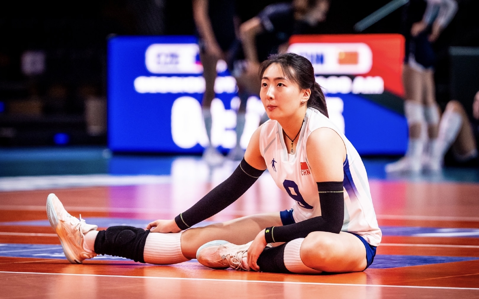 九游体育-包含女排荣耀！姑娘们肩负全民期望的词条