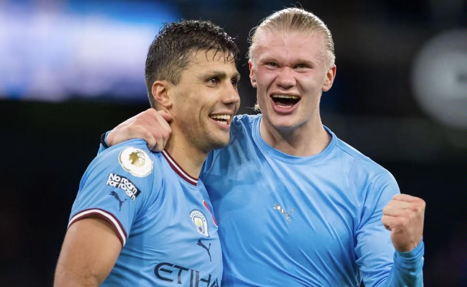 曼城队员在比赛中展现出色技术